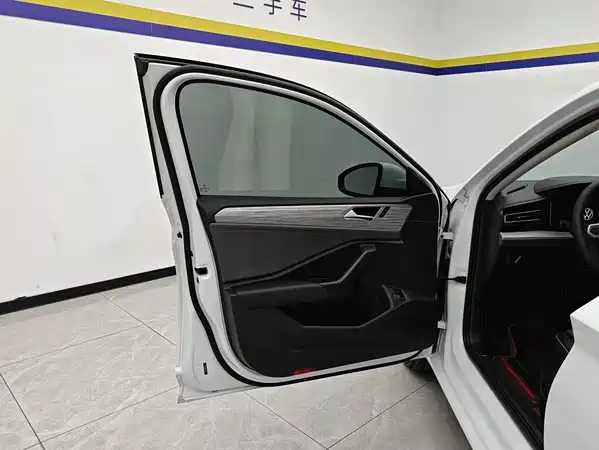 Volkswagen Sagitar 2025