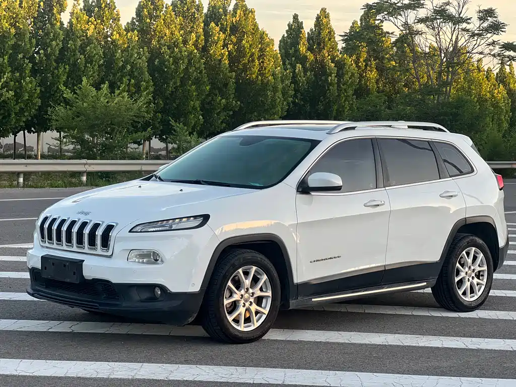 Jeep Cherokee 2016 — фото 1