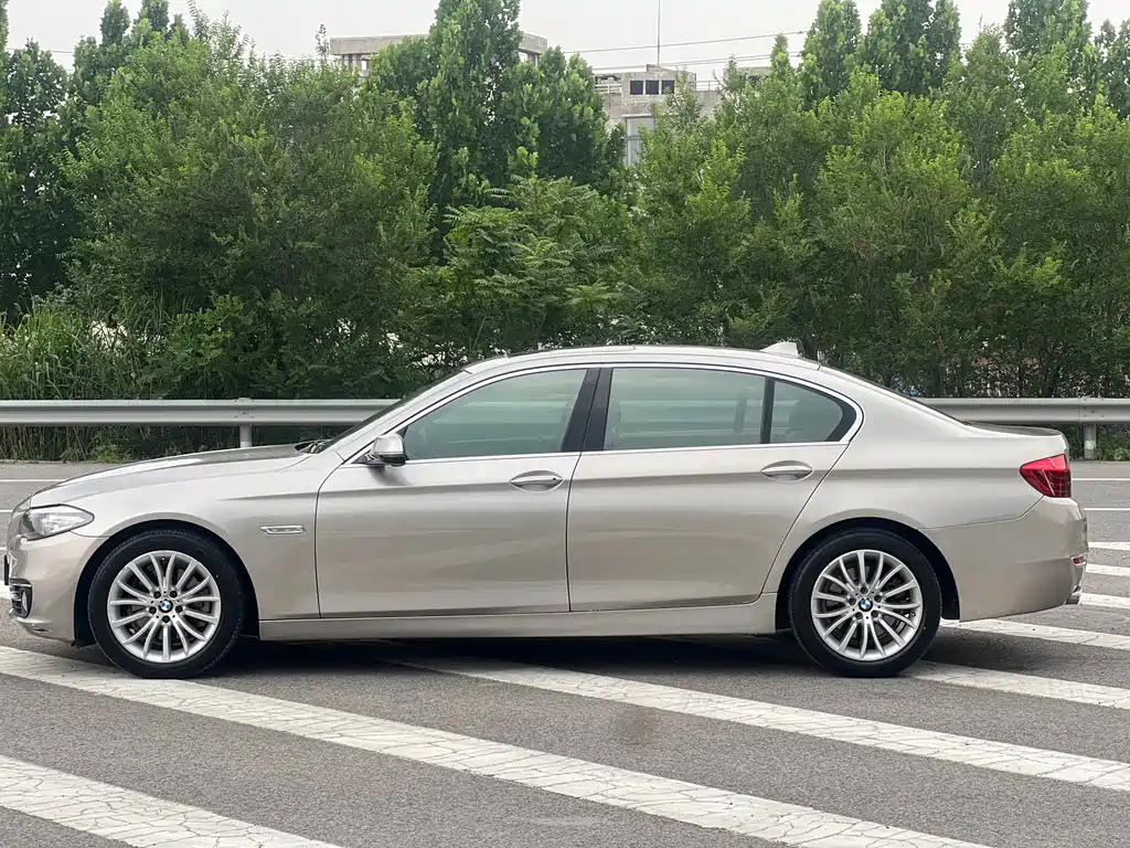 BMW 5 Series 2015 — фото 21
