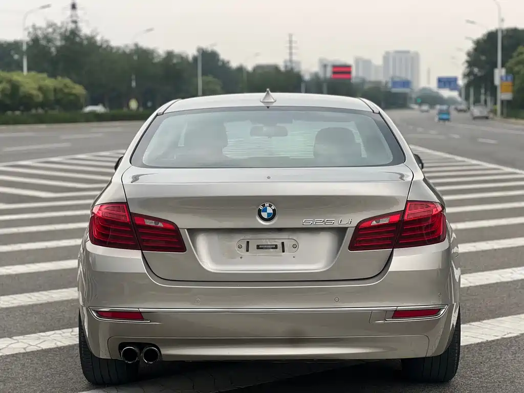 BMW 5 Series 2015 — фото 23