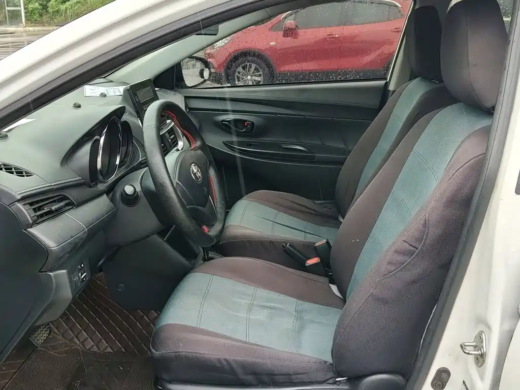 Toyota Yaris L 2020 — фото 16