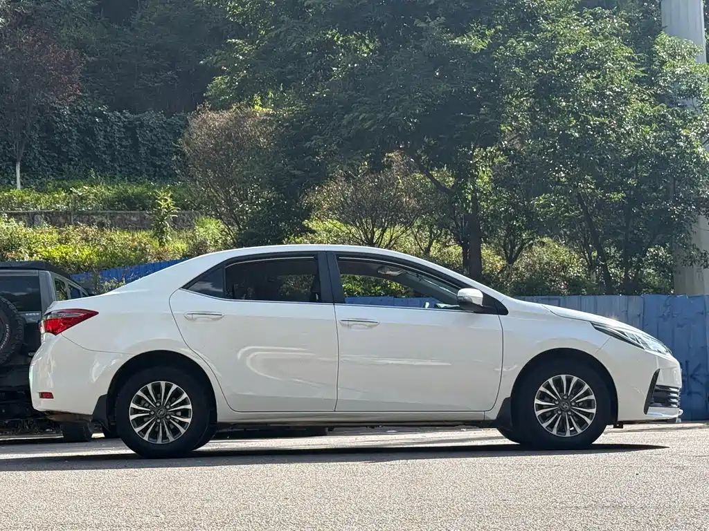Toyota Corolla 2017 — фото 4
