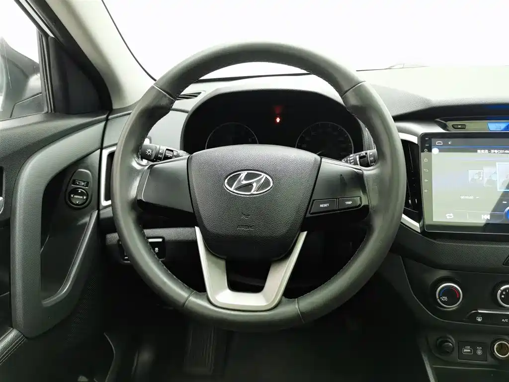 Hyundai ix25 2017 — фото 11