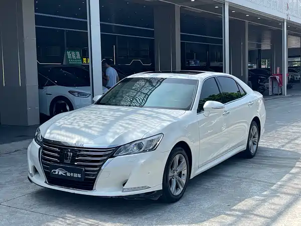 Toyota Crown 2016