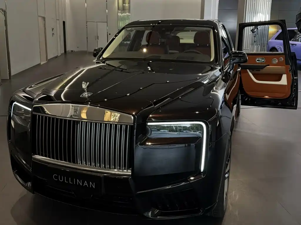 Rolls-Royce Cullinan — фото 14
