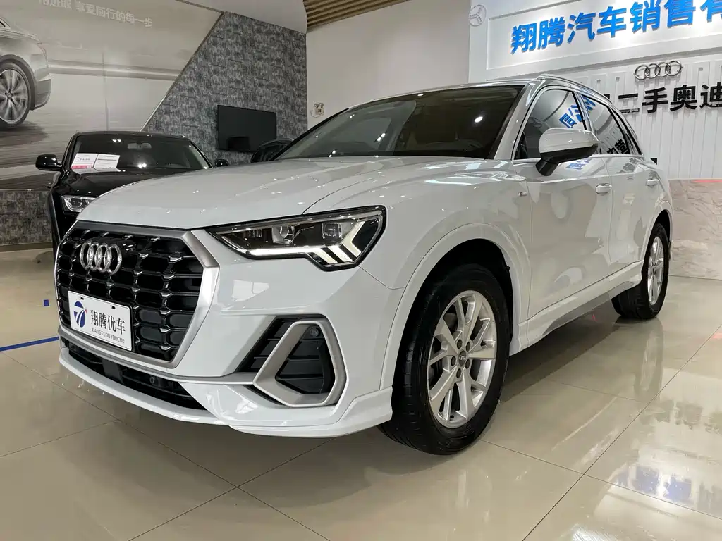 Audi Q3 2019 — фото 1