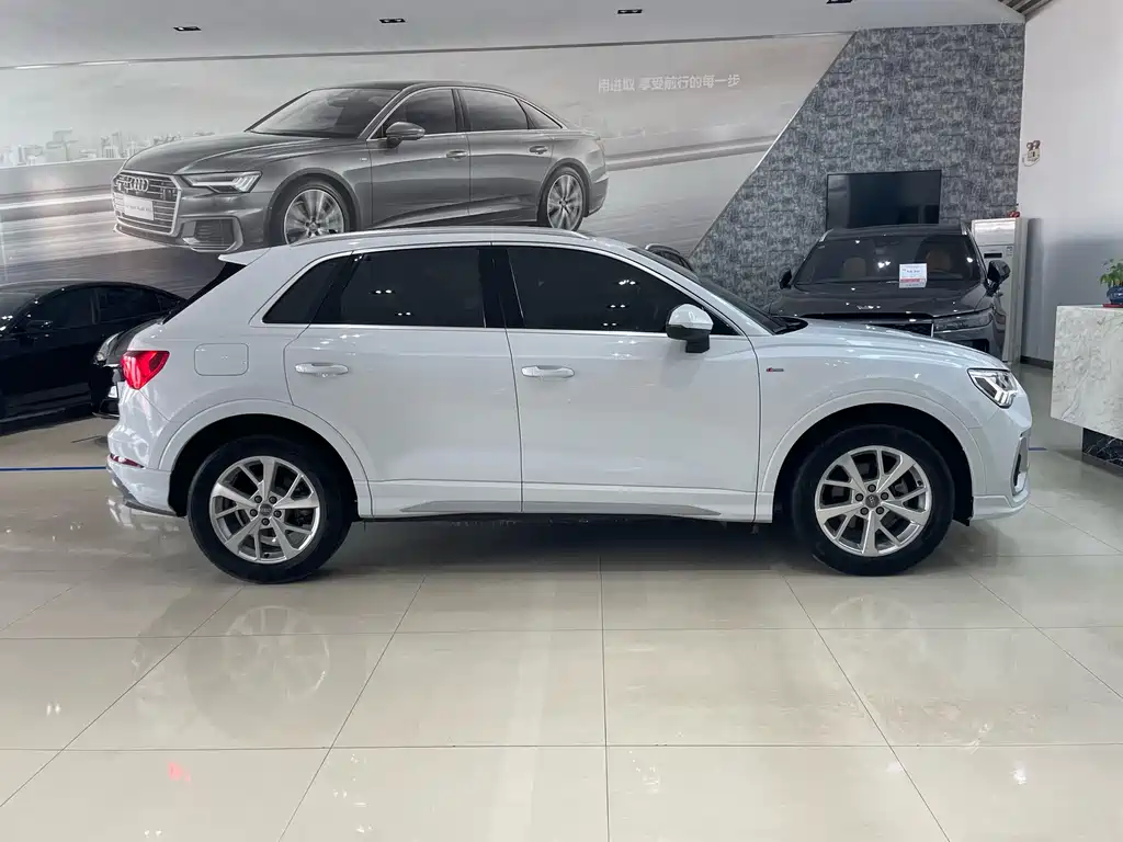 Audi Q3 2019 — фото 11