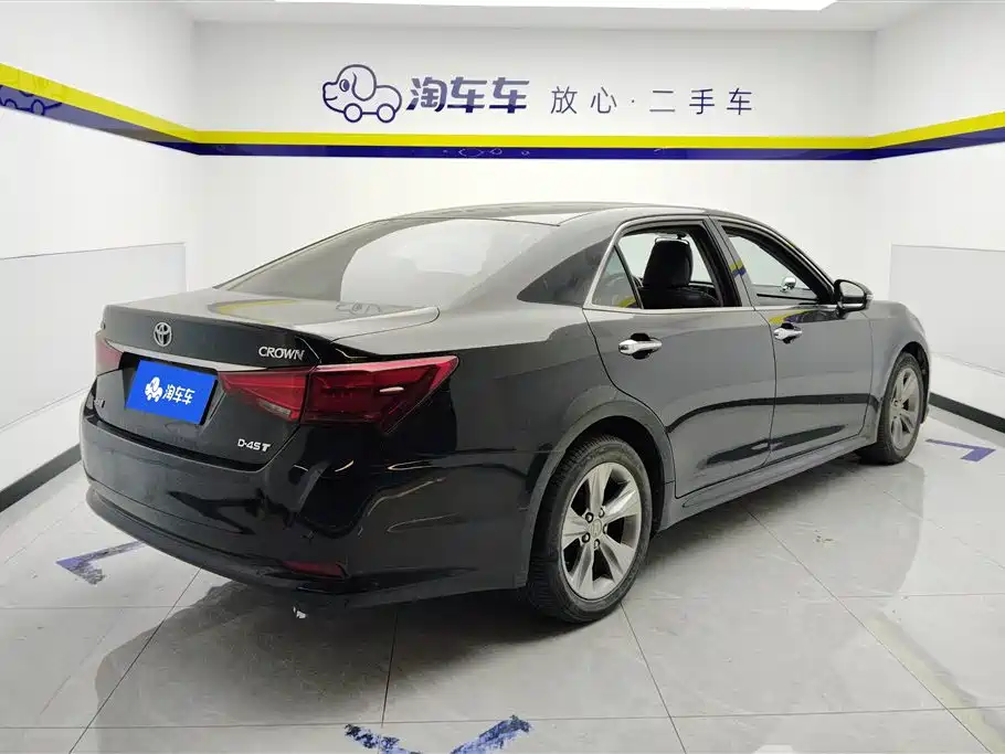 Toyota Crown 2016 — фото 3