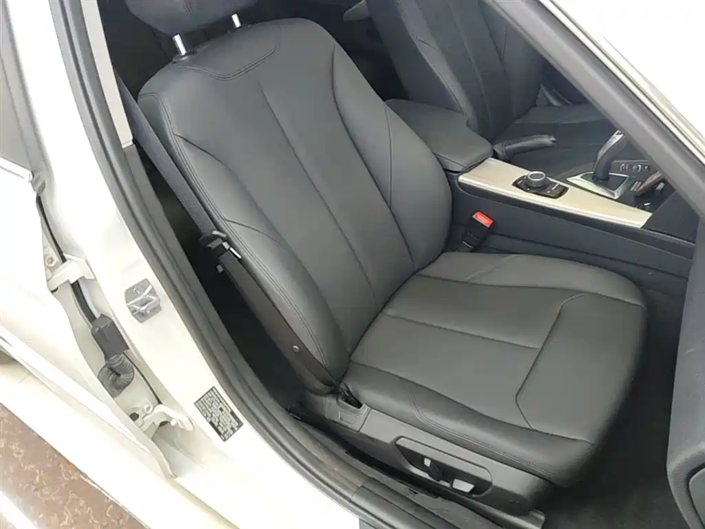 BMW 3 Series 2015 — фото 25