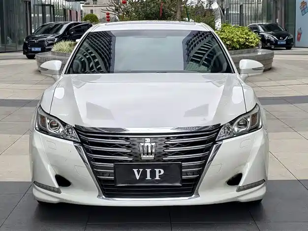 Toyota Crown 2017 — фото 2