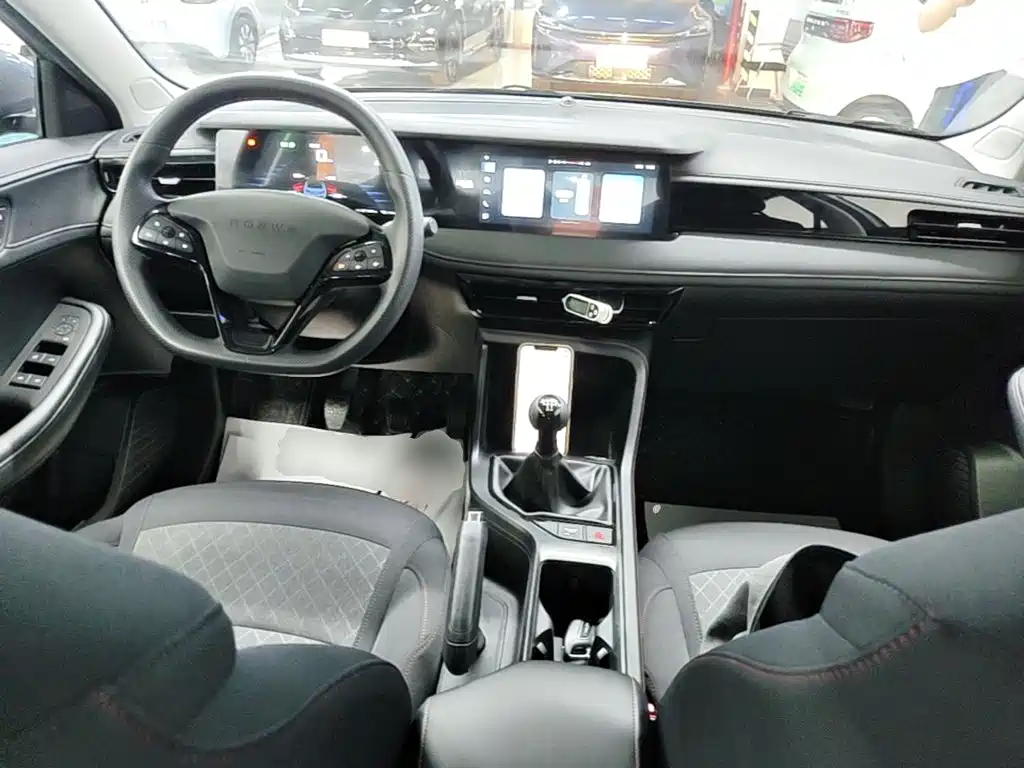 Roewe i5 2024 — фото 10