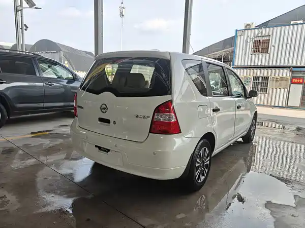 Nissan Livina 2011