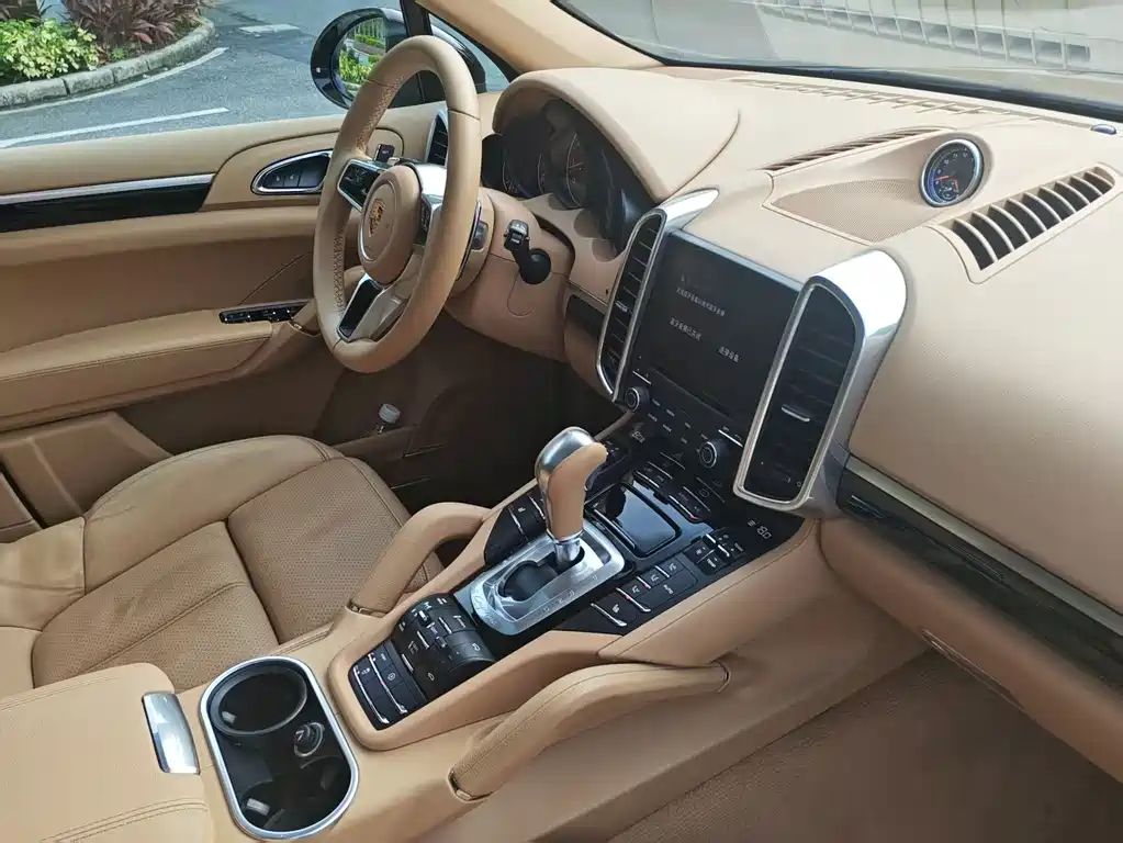 Porsche Cayenne 2016 — фото 11