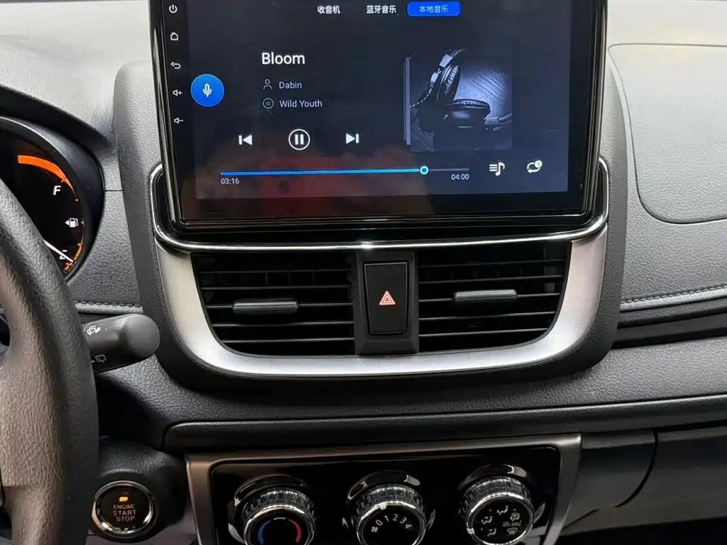 Toyota Yaris L 2022 — фото 13