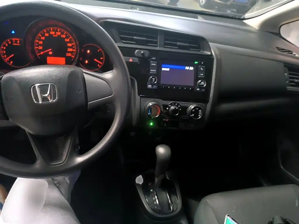 Honda Fit 2018 — фото 10