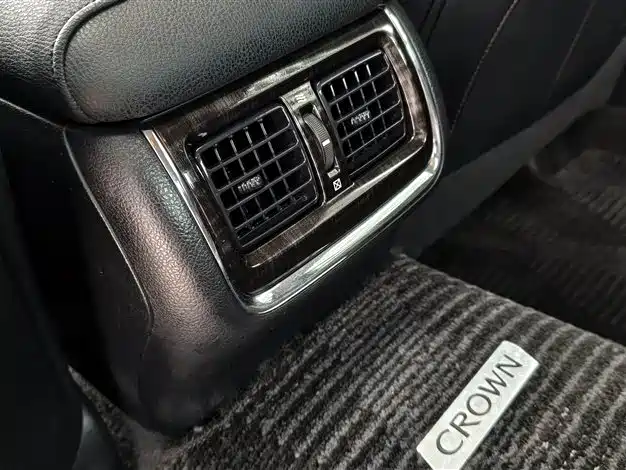 Toyota Crown 2017 — фото 19
