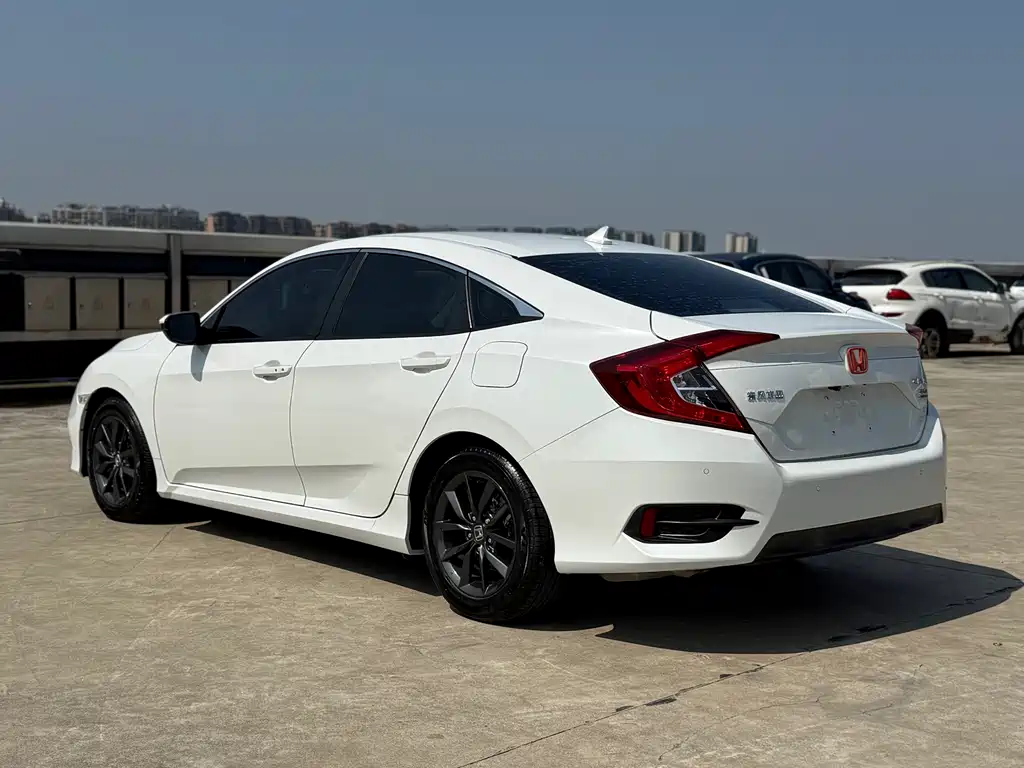 Honda Civic 2019 — фото 16