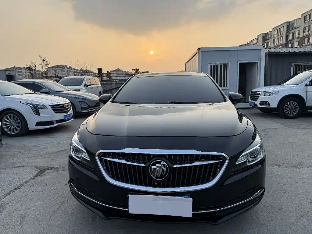 Buick LaCrosse 2017 — фото 2