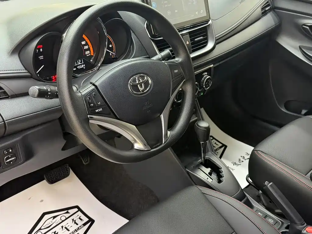 Toyota Yaris L 2022