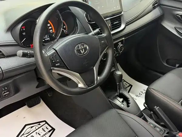 Toyota Yaris L 2022