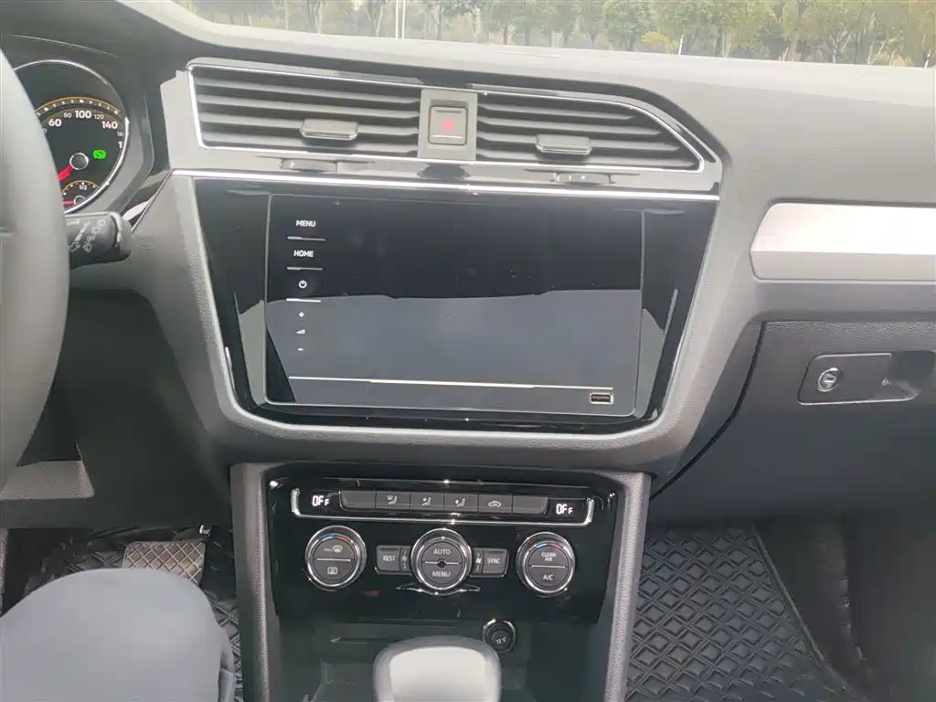 Volkswagen Tiguan L 2020 — фото 13