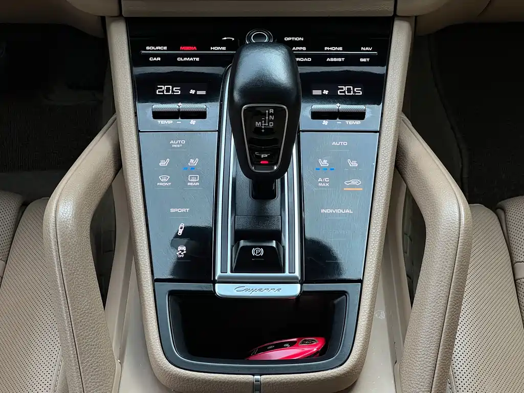 Porsche Cayenne 2019 — фото 17