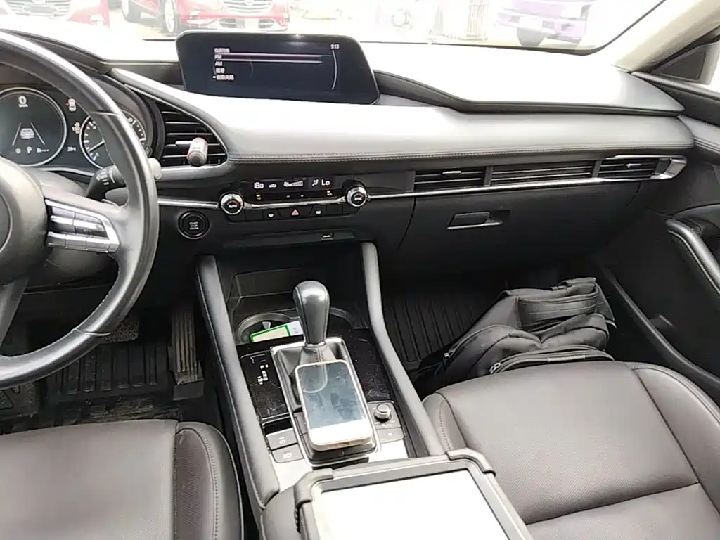 Mazda 3 Axela 2021 — фото 13