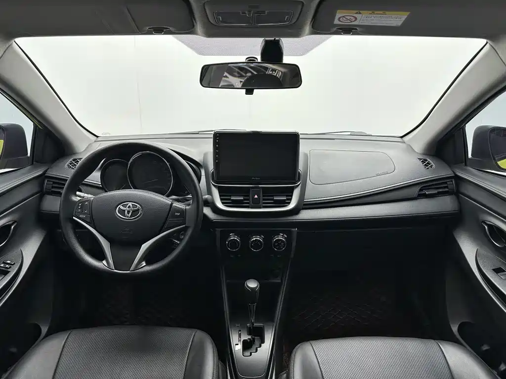 Toyota Yaris L 2022