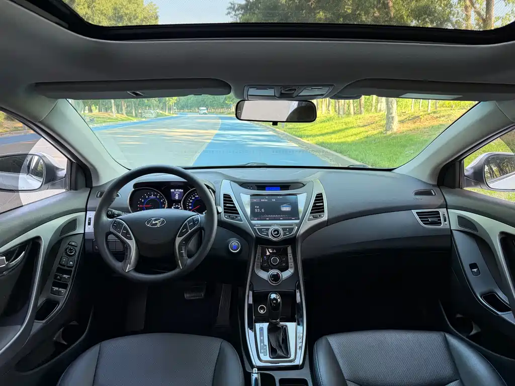 Hyundai Elantra Langdong 2015 — фото 16