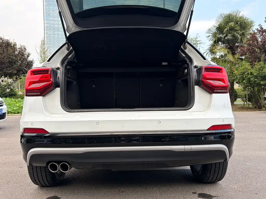 Audi Q2L 2019 — фото 11