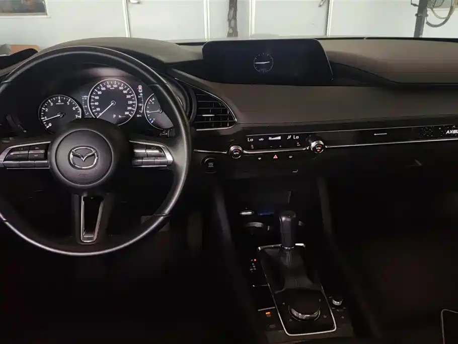 Mazda 3 Axela 2021 — фото 12