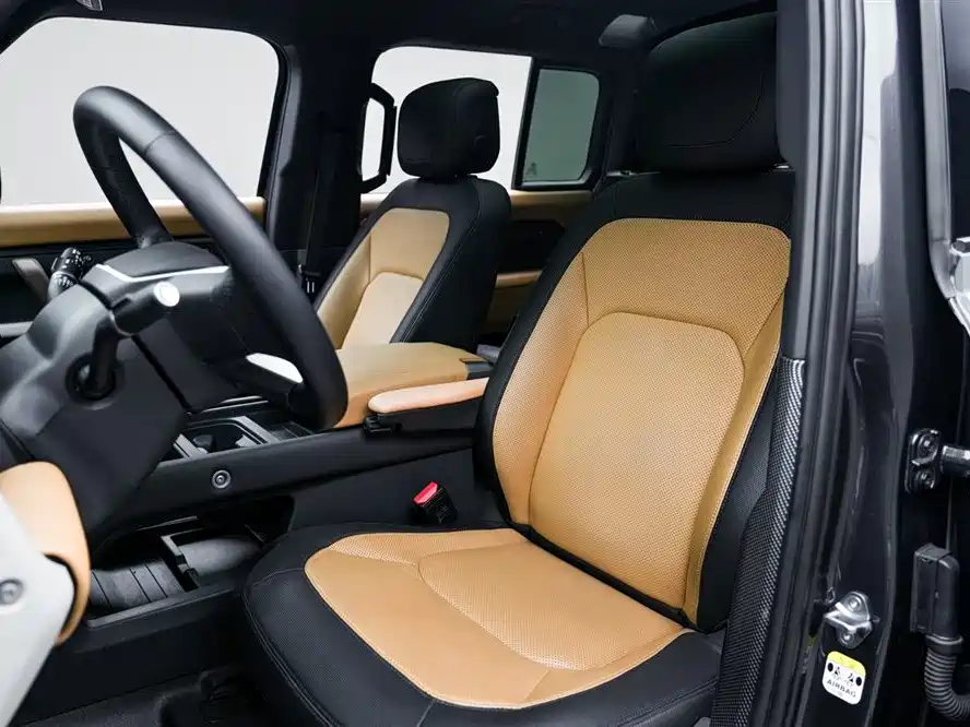 Land Rover Defender 2023 — фото 11