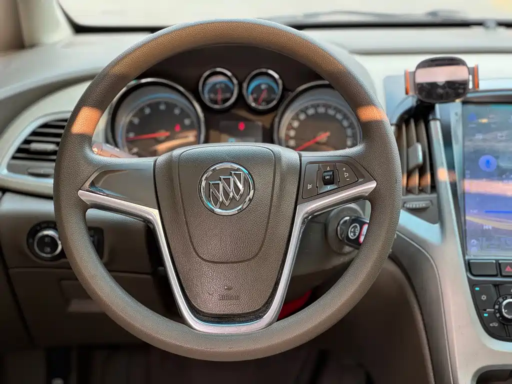 Buick Excelle 2014 — фото 12
