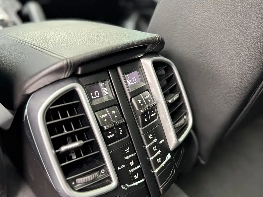 Porsche Cayenne 2016 — фото 15