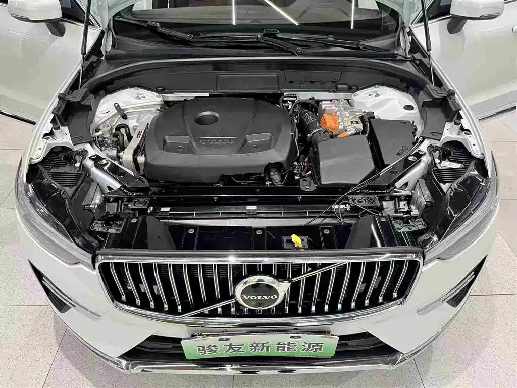 Volvo XC60 PHEV 2025 — фото 10