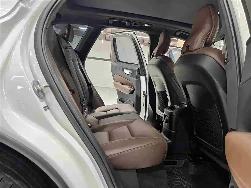 Volvo XC60 PHEV 2025 — фото 14