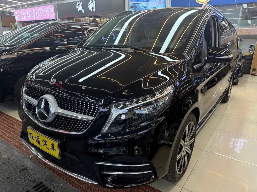 Mercedes-Benz V-Class 2023 — фото 1