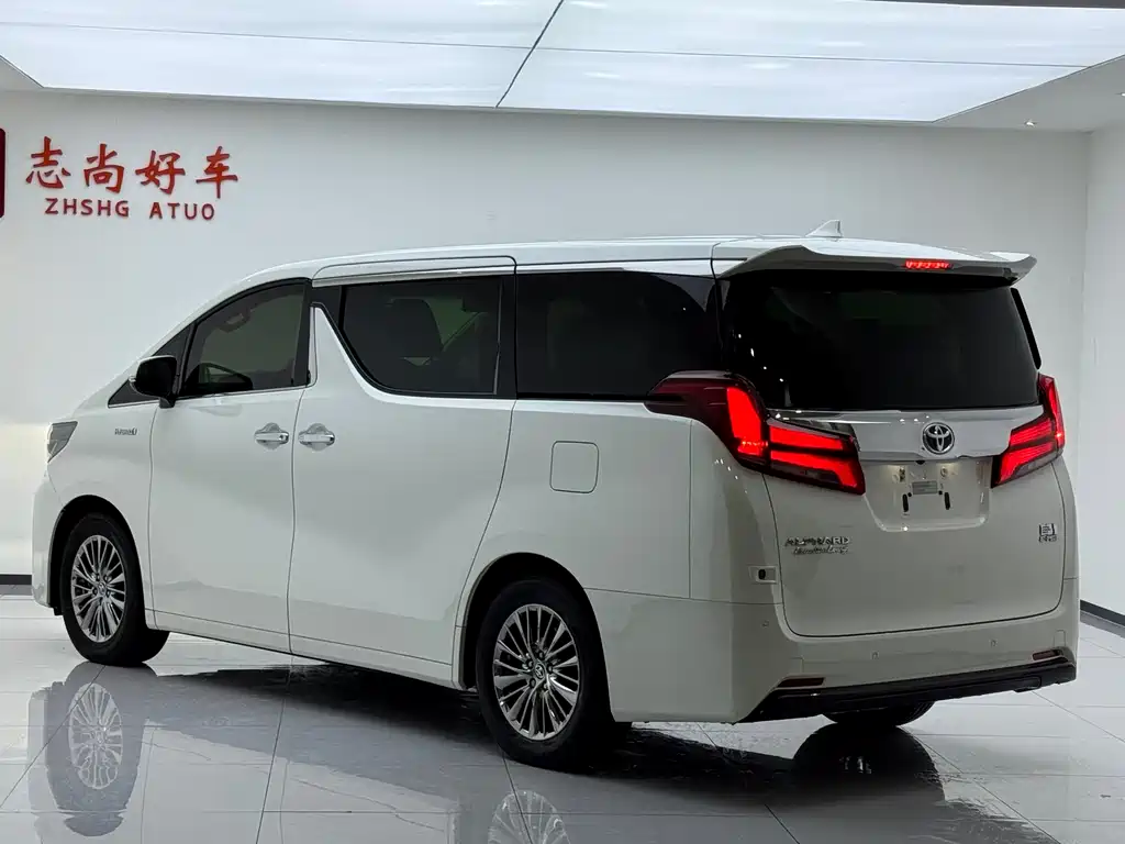 Toyota Alphard 2022 — фото 12