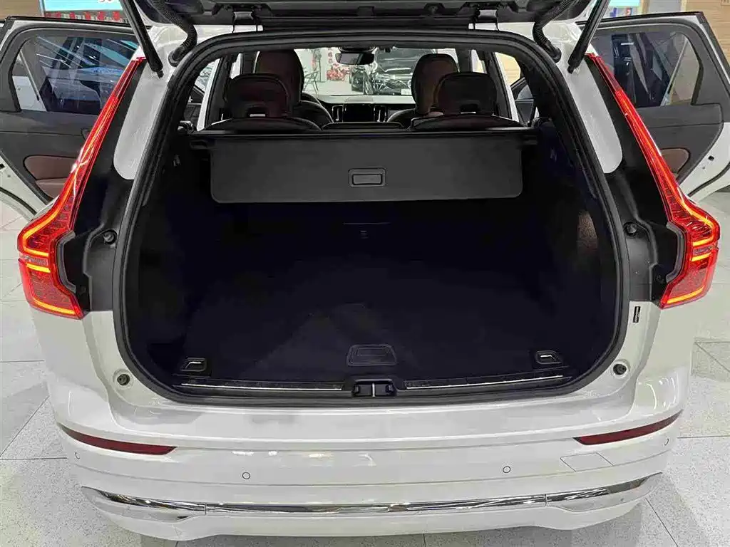 Volvo XC60 PHEV 2025 — фото 9