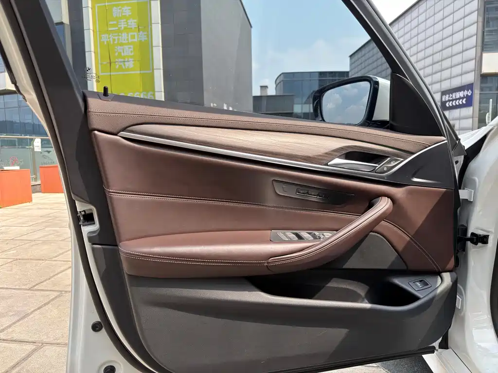 BMW 5 Series 2020 — фото 17