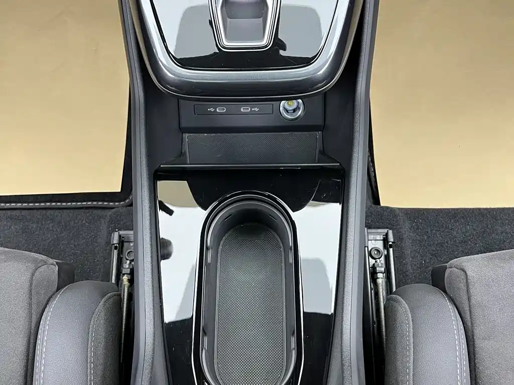 Audi Q4 e-tron 2024 — фото 27