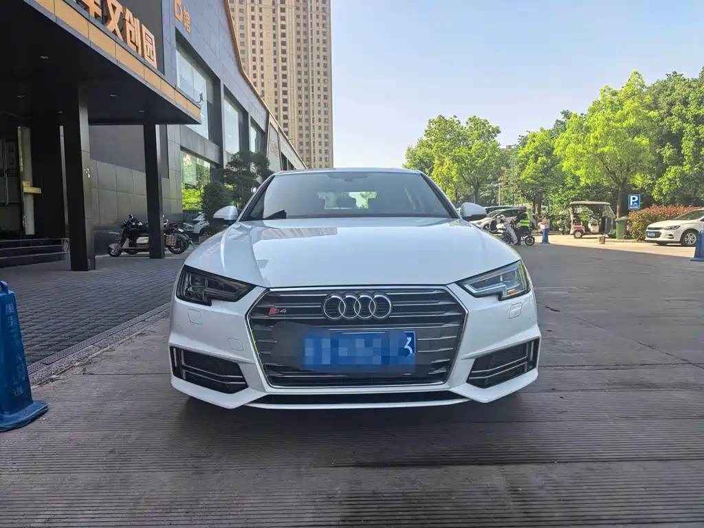 Audi A4L 2018 — фото 3