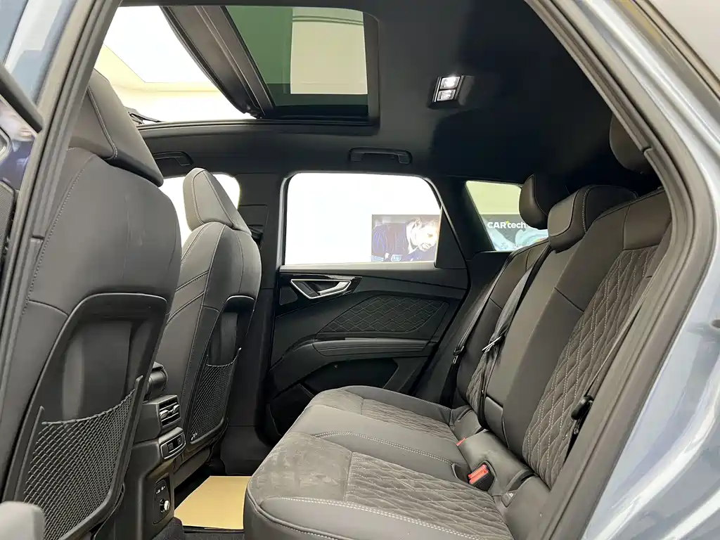 Audi Q4 e-tron 2024 — фото 3