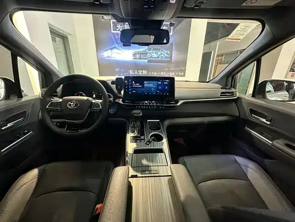 Toyota Sienna 2023