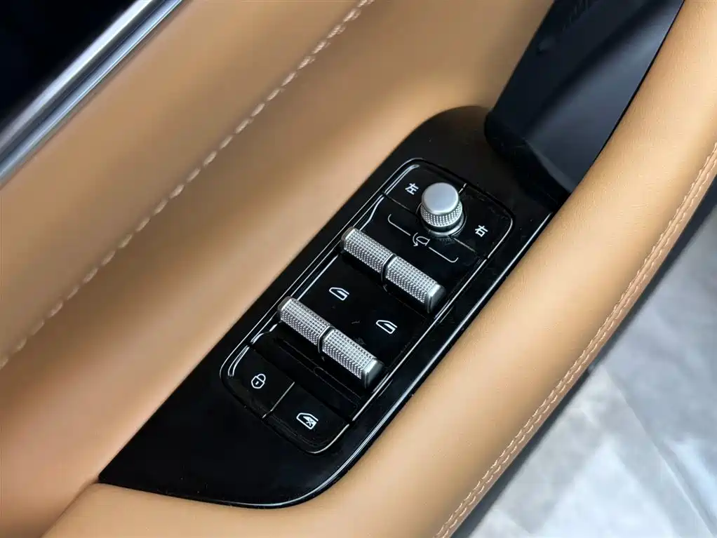 Geely Boyue L — фото 15