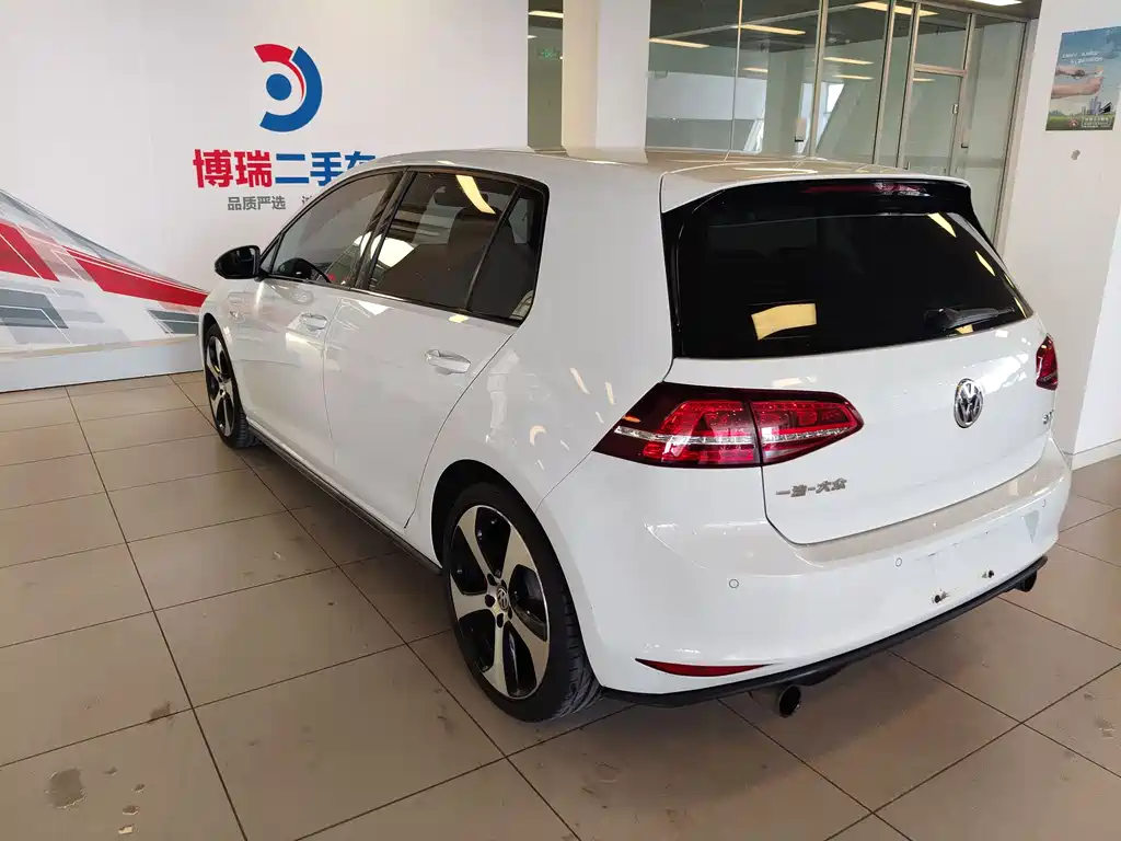 Volkswagen Golf GTI 2017 — фото 26