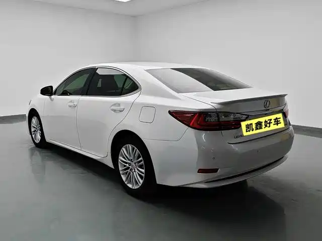Lexus ES 2017 — фото 6