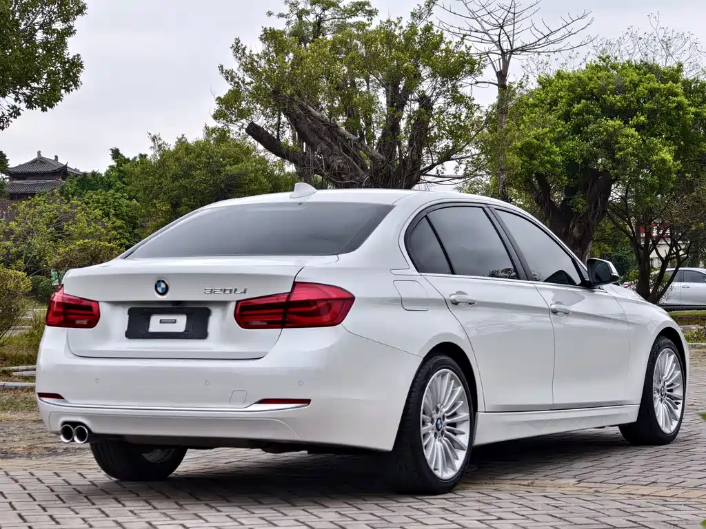 BMW 3 Series 2018 — фото 15