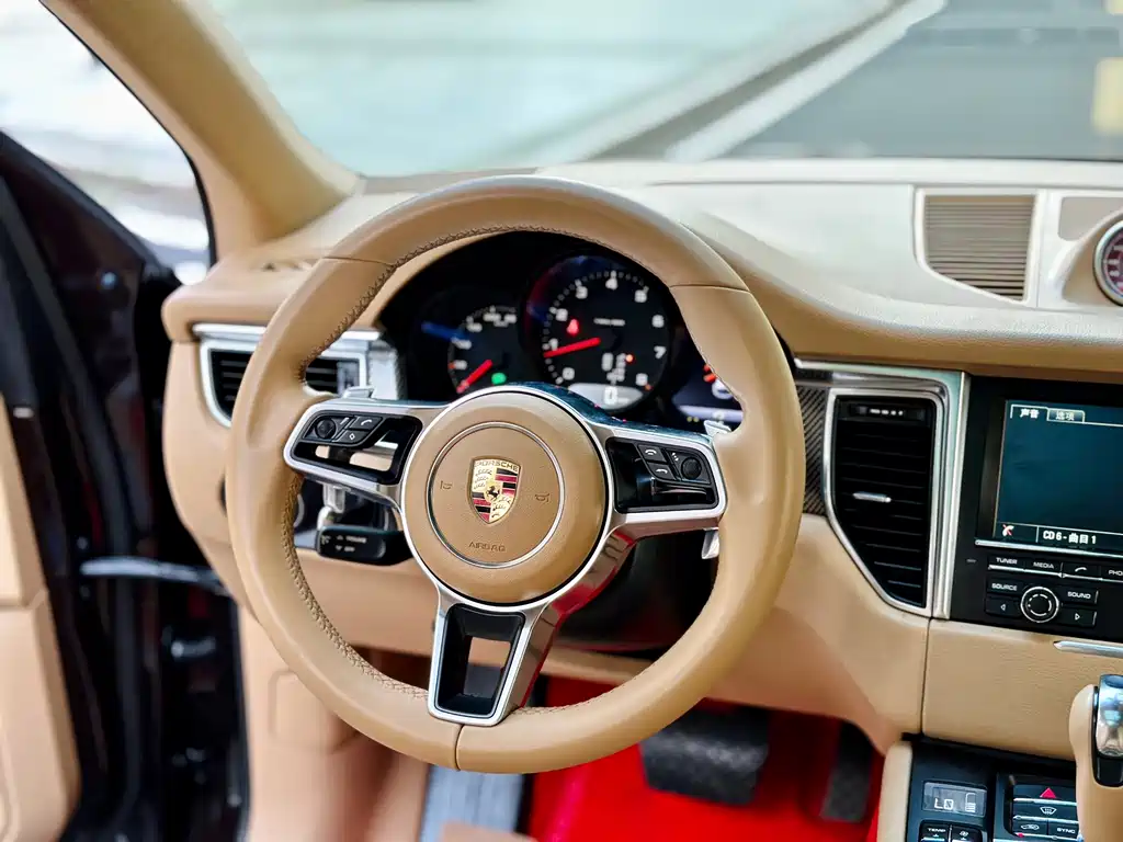 Porsche Macan 2016 — фото 16