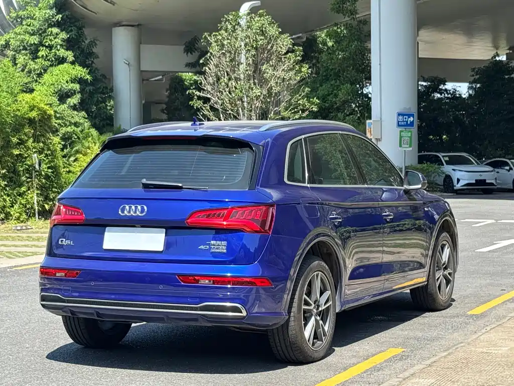 Audi Q5L 2019 — фото 18